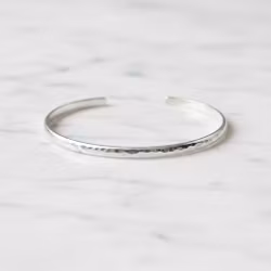 Hamrat stelt silverarmband