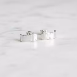 Silverörhängen huggie
