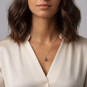 Silverhalsband med grå Safir