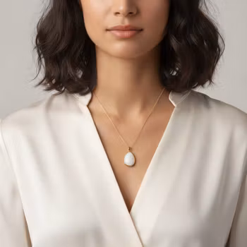 Guldpläterat halsband med vit Jade