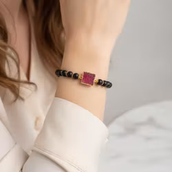 Armband svarta röda stenar