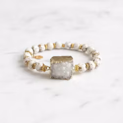 Armband vita stenar