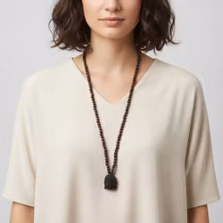 Brunt trähalsband med Buddha huvud