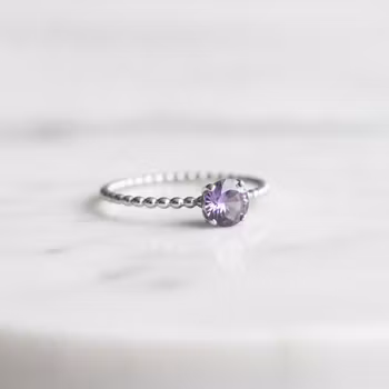 Kulring med lila sten silver