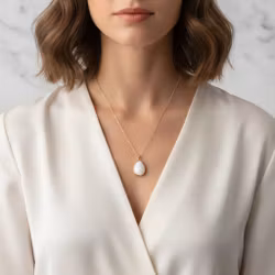 Guldpläterat halsband med vit Jade
