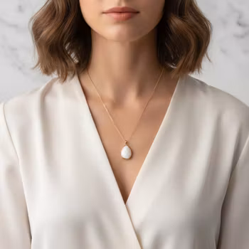 Guldpläterat halsband med vit Jade