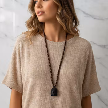 Brunt trähalsband med Buddha huvud