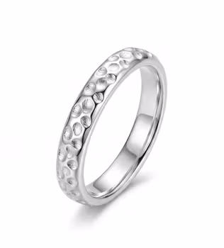 Mönstrad ring i silver