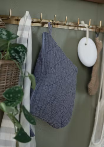 Quiltad necessär, purple ash