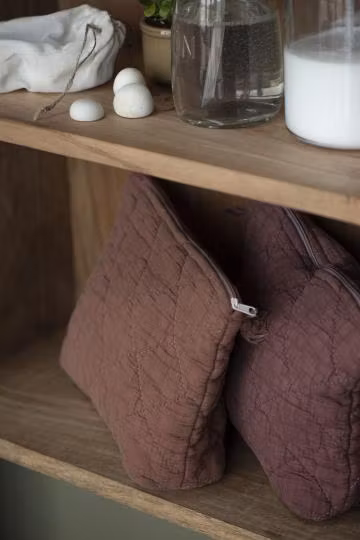 Quiltad neccesär gammelrosa