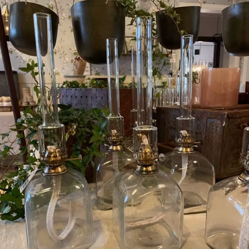 Fotogenlampa med kvadratisk botten