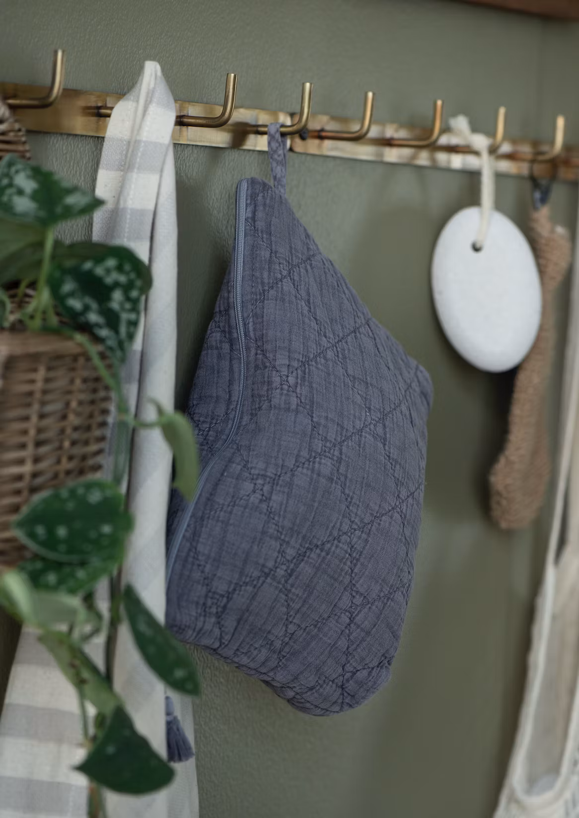 Quiltad necessär, purple ash