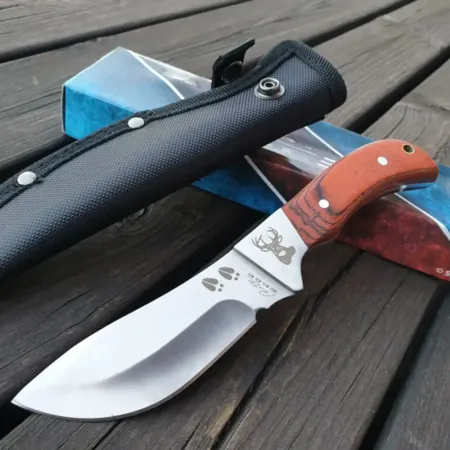 Rite Edge jaktkniv 9 cm med gravyr – djurmotiv på bladet och trähandtag