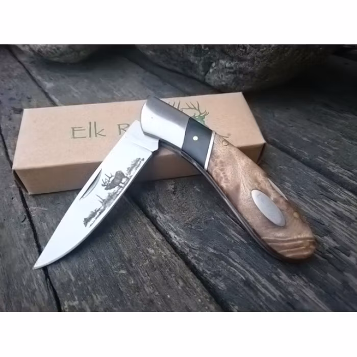 Fällkniv med djur motiv hjort