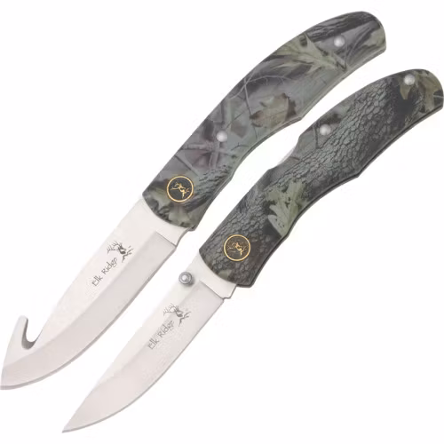 Prisvärt kniv set för jakt och jägare i kamouflage.