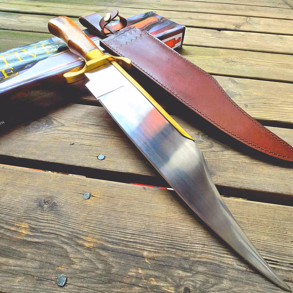 Stor Bowie kniv med gigantiskt blad.