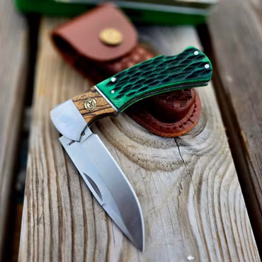 Remington fällkniv 8 cm – benhandtag med djurmotiv i plåtask