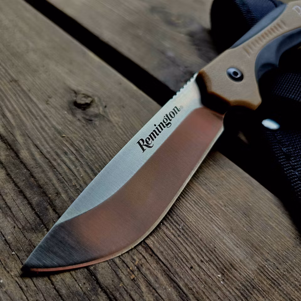 Remington Jaktkniv optimerad för jakt och småvilt.