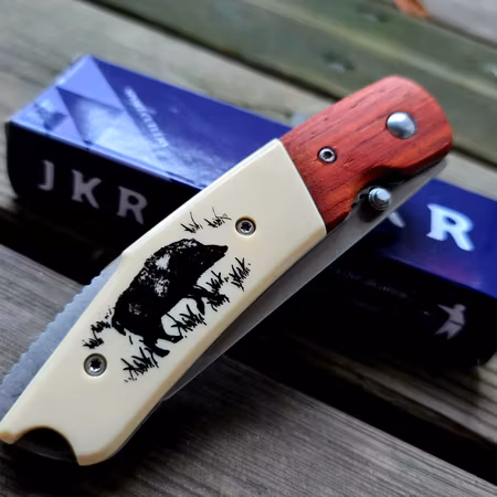 Fällkniv med djurmotiv JKR