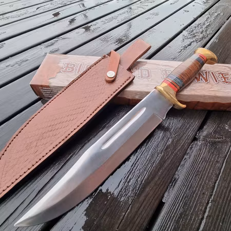 Gigantisk kniv i bowie modell.