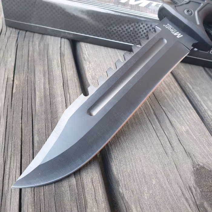 Taktiskt kniv för armen i svart färg.
