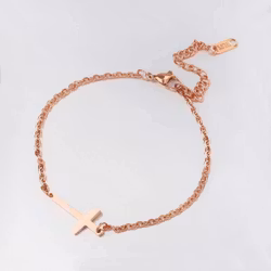 Armband i roseguld med kors i rostfritt stål