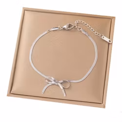 Silverfärgat armband med rosett
