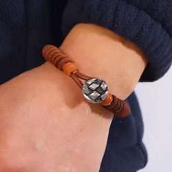 Retroinspirerat armband i brunt läder