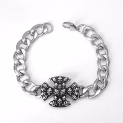 Armband med dödskallekors i metall