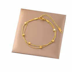 Armband med kubdetaljer