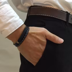 Svart läderarmband med svart platta