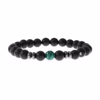 Svart armband med grön natursten