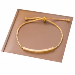 Elegant armband med gravyr – justerbart upp till 23 cm