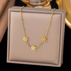 Halsband med tre gyllene blommor