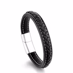 Svart armband i läderlook med diskret flätning
