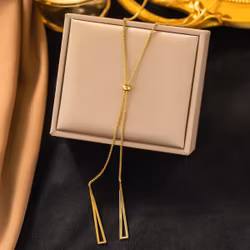 Justerbart halsband med trianglar i rostfritt stål