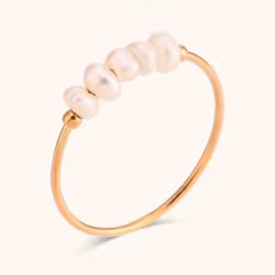Elegant ring med sötvattenpärlor