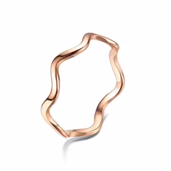 Vågformad ring i roséguld