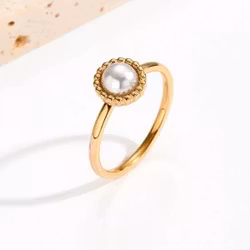Ring med pärla och guldfinish