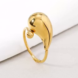 Ring med gyllene regndroppe