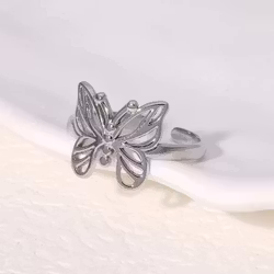 Öppen silverring med skir fjäril