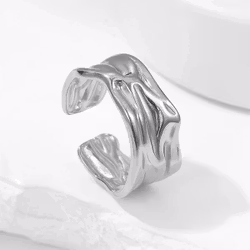 Skulpterad öppen ring i silverfärgat stål