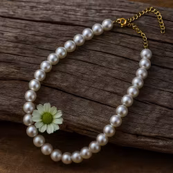 Statement-choker med pärlor i fokus