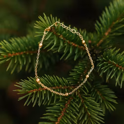 Guldarmband med små kulor