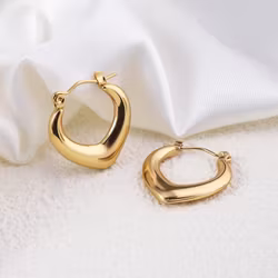 Hjärtformade creoler i rostfritt stål