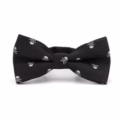 Svart fluga med dödskallar – färdigknuten herrfluga 12×6,5 cm