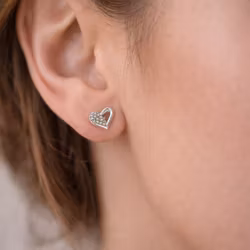 Rostfria hjärtörhängen med stenar 7 mm