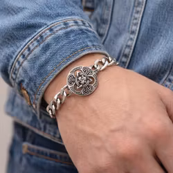 Armband med keltiskt smycke