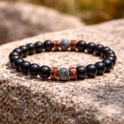 Elastiskt armband med svarta stenar