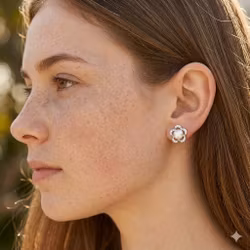 Örhängen med pärla och stenar i rostfritt stål – silver